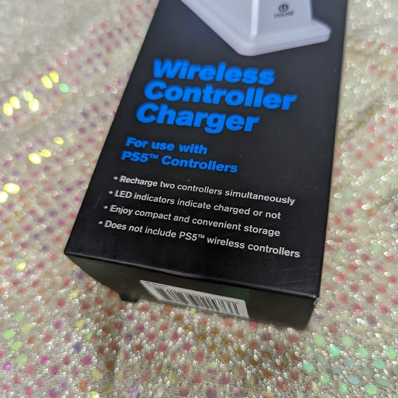 Charger dock for ps 5 wireless controllers - Picture 2 of 7